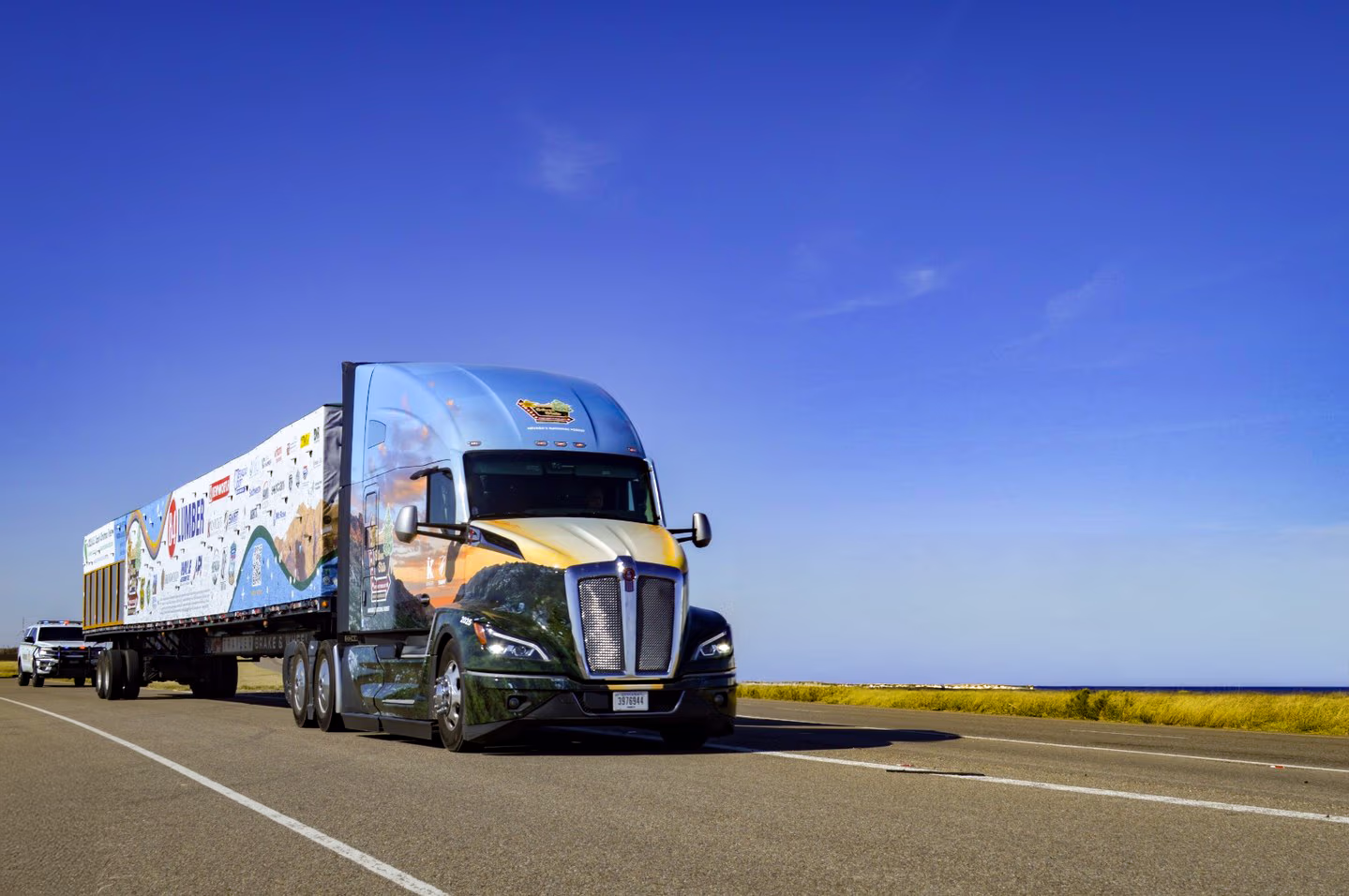 Kenworth capitol hill Christmas tree truck delivering the tree